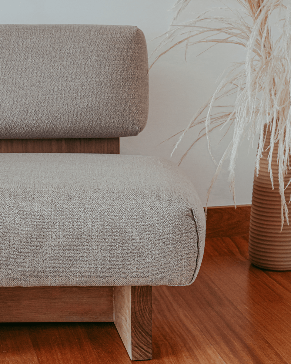 Sillón Malina cómodo y elegante para sala o living, diseño premium NUMI Furniture.