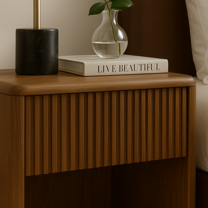 Detalle del diseño y material de la Mesa de noche Lida NUMI