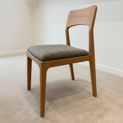 Silla de comedor Lume de madera maciza NUMI, diseño contemporáneo