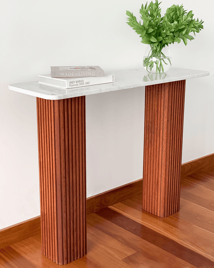 Consola Bianca NUMI, diseño contemporáneo de madera y mármol
